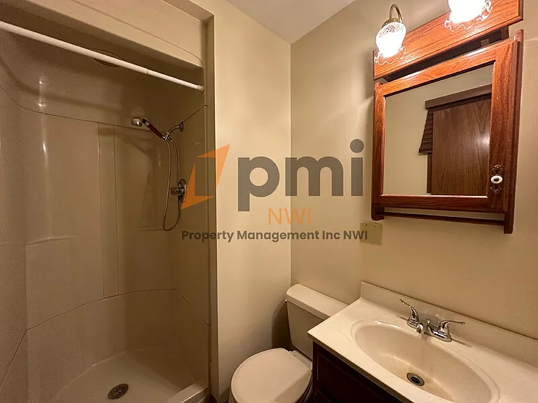408 E Clark St — Photo 9