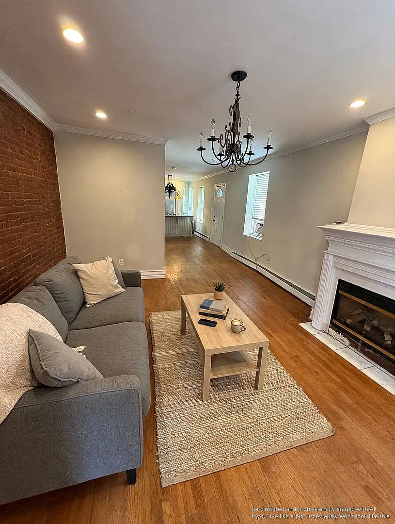 Most Gorgeous Reno You'll Find! Perfect For NEU Students! Laundry in Unit! — Photo 4