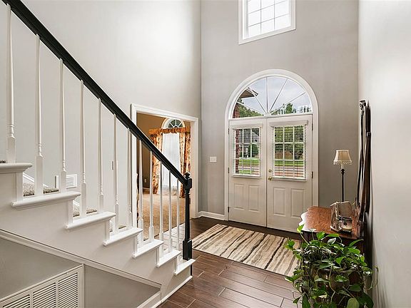 3rd image of 23 Winding Oaks Dr