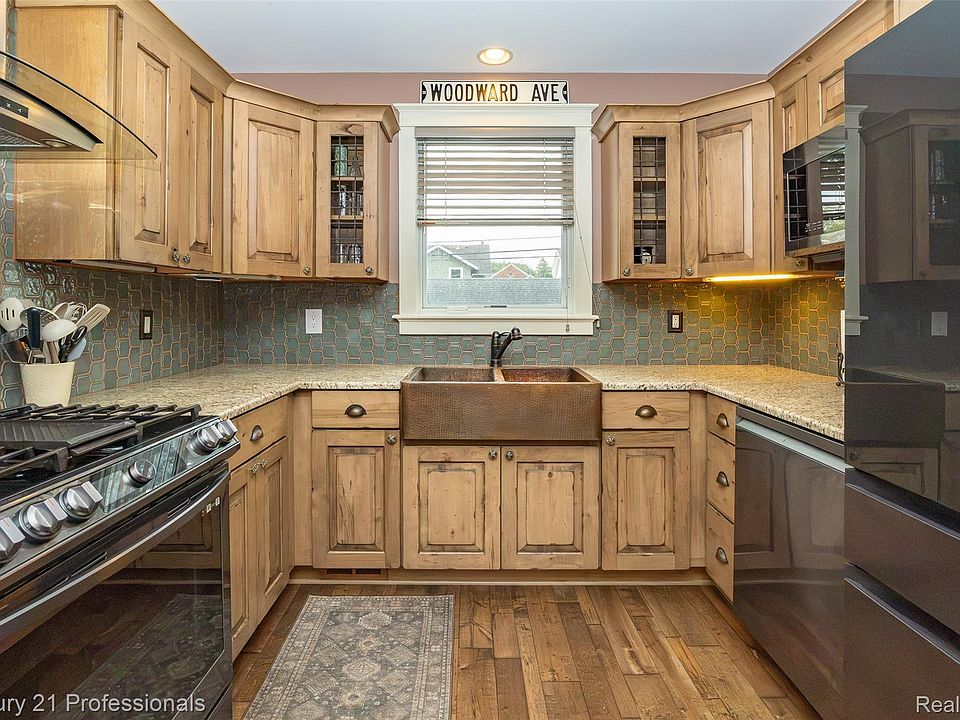 304 Gardenia Ave, photo 11