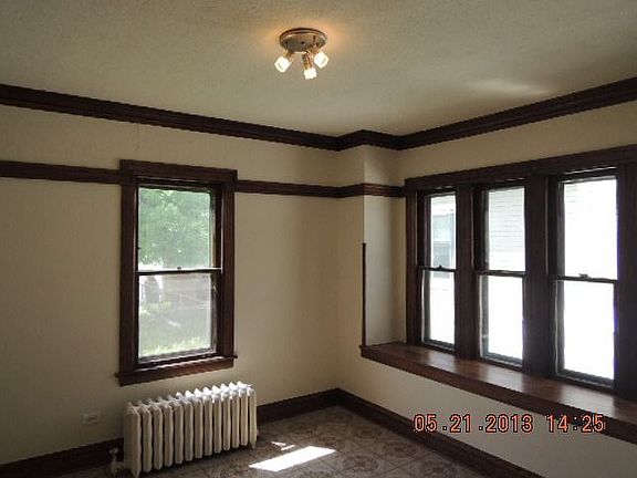5th image of 3042 N Sayre Ave