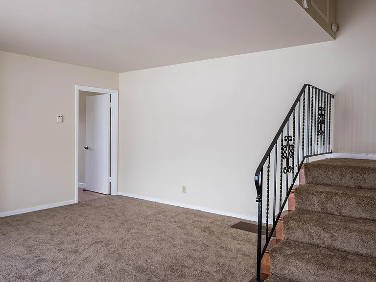 6258 Cypress Ave — Photo 4