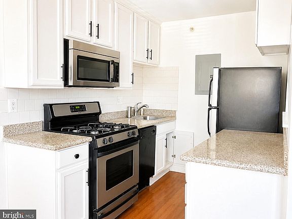 2nd image of 610 Main St APT 413