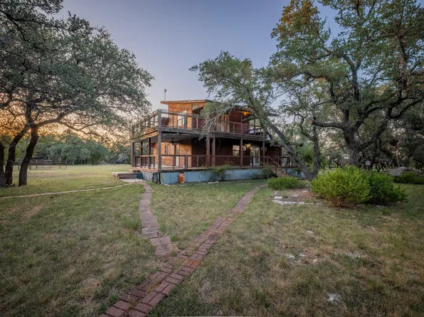 140 Mountain Loop Dr, Johnson City, TX 78636