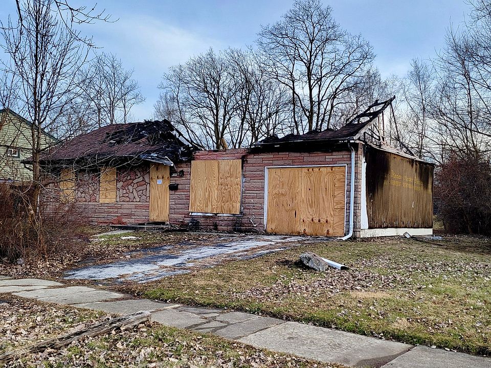 2nd image of 2930 Peach Tree Ave