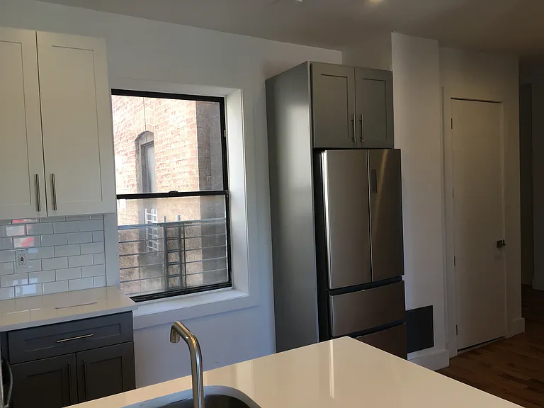166 Clinton Ave #10E — Photo 3