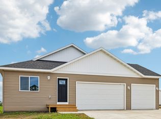 997 Bell Cir, Arlington, WI 53911