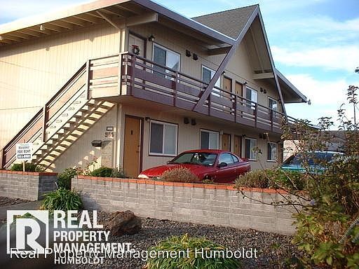 2nd image of 914 M St APT 4