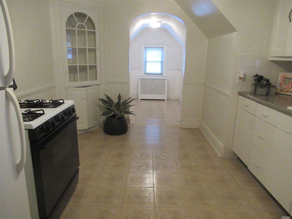 1st image of 39 Yorktown St