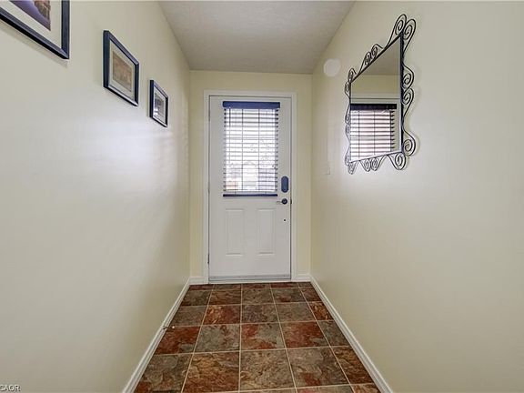 4th image of 521 Snowdrop Ct