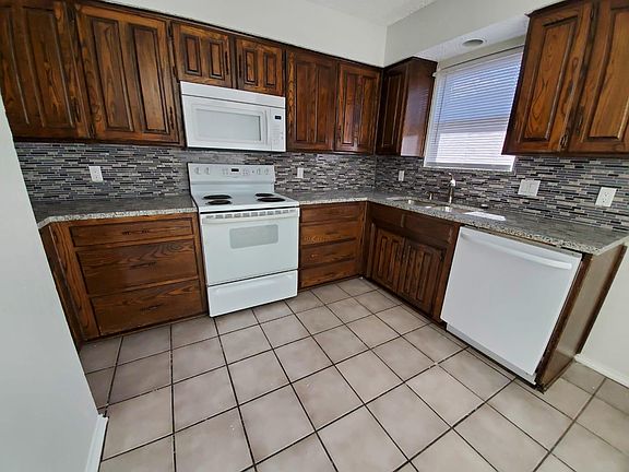 5th image of 2817 Shady Grove Dr