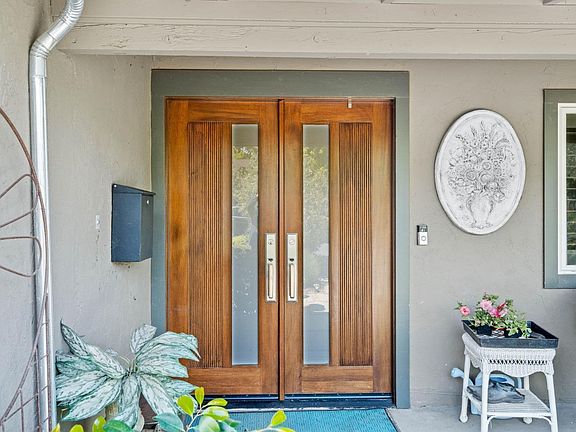 5th image of 501 Este Madera Lane