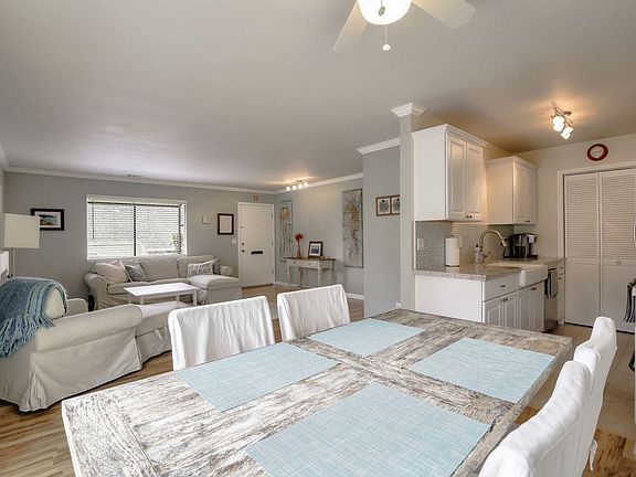 5th image of 1606 Dolphin Dr