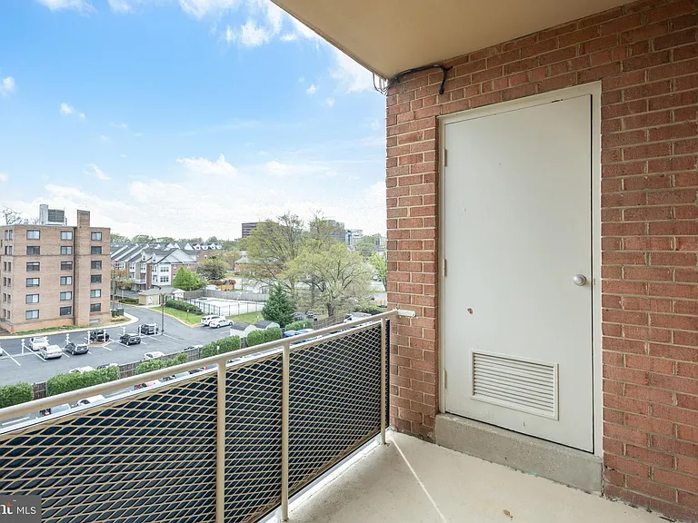 1931 N Cleveland St #602 — Photo 21