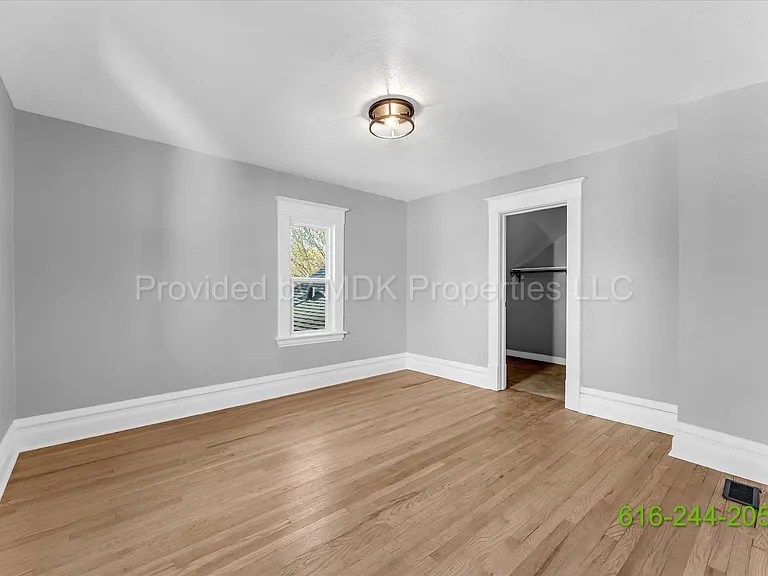 425 Woodlawn St SE — Photo 22