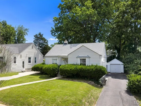 2828 Manderly Dr, Saint Louis, MO 63144