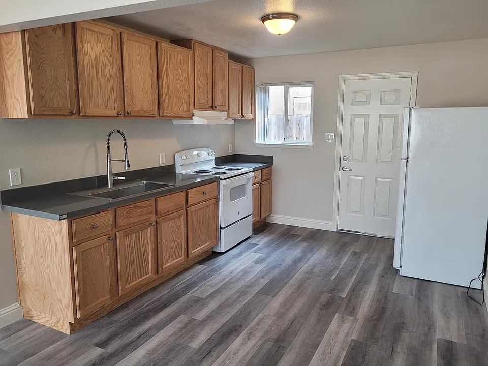 27250-27258 Tyrrell Ave