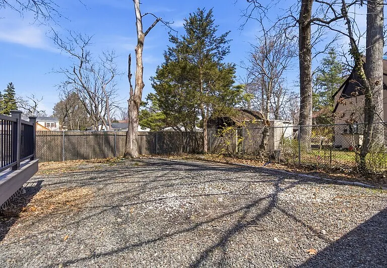 925 Plainfield Ave — Photo 22