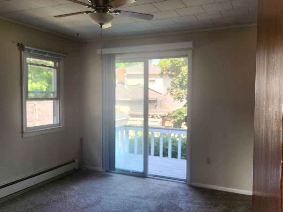 Bedroom walks out onto deck
