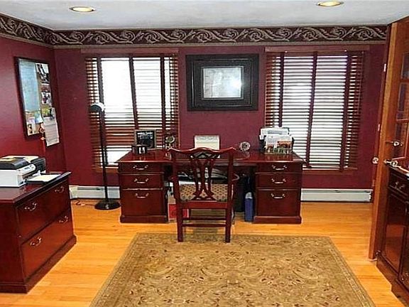 3rd image of 6 Juniper Ln