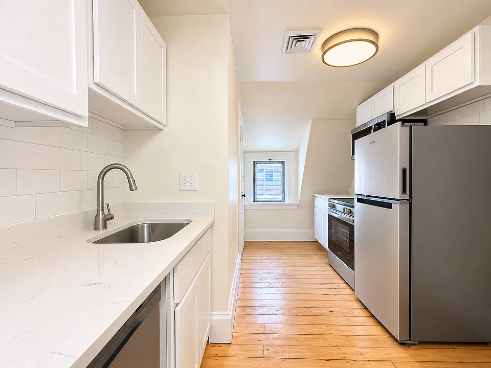109 Bowen St #4