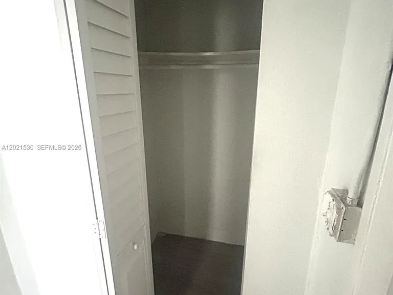 967 SW 5th St #10 — Photo 9