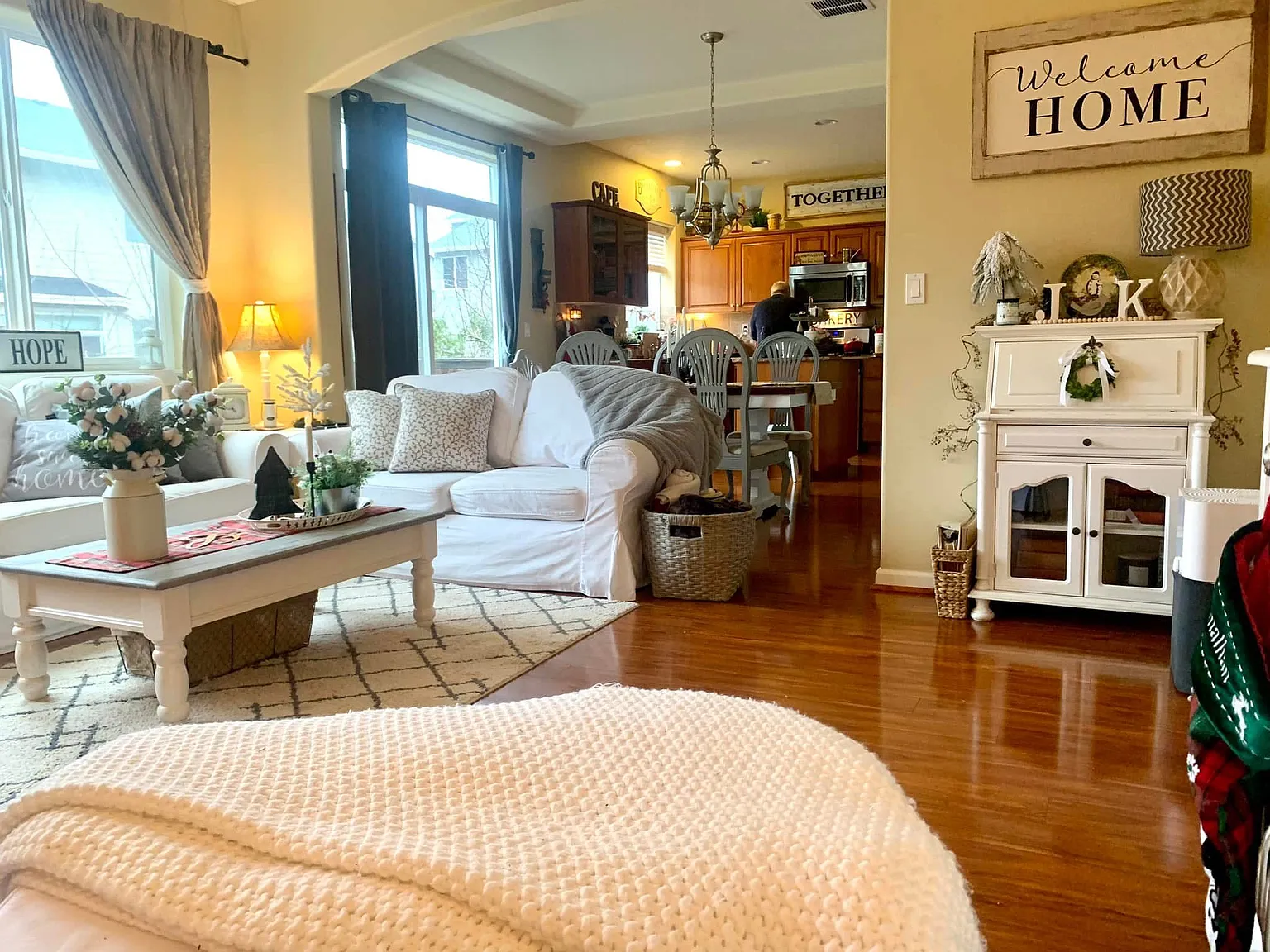 5 bed, 2.5 bath, 2100 sqft, $2,925 — Photo 4