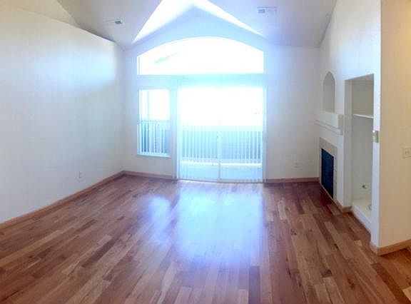 Living Room (2 of 3)