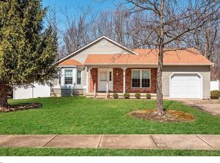 5 Stowe Ct, Sicklerville, NJ 08081
