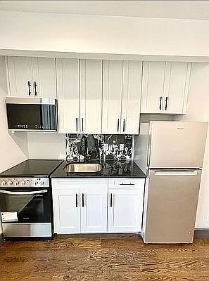 5th image of 2107 Regent Pl #8