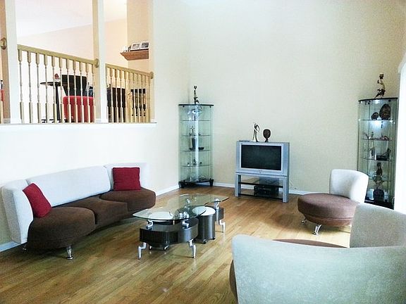 2nd image of 6143 Lincoln Ave Unit C