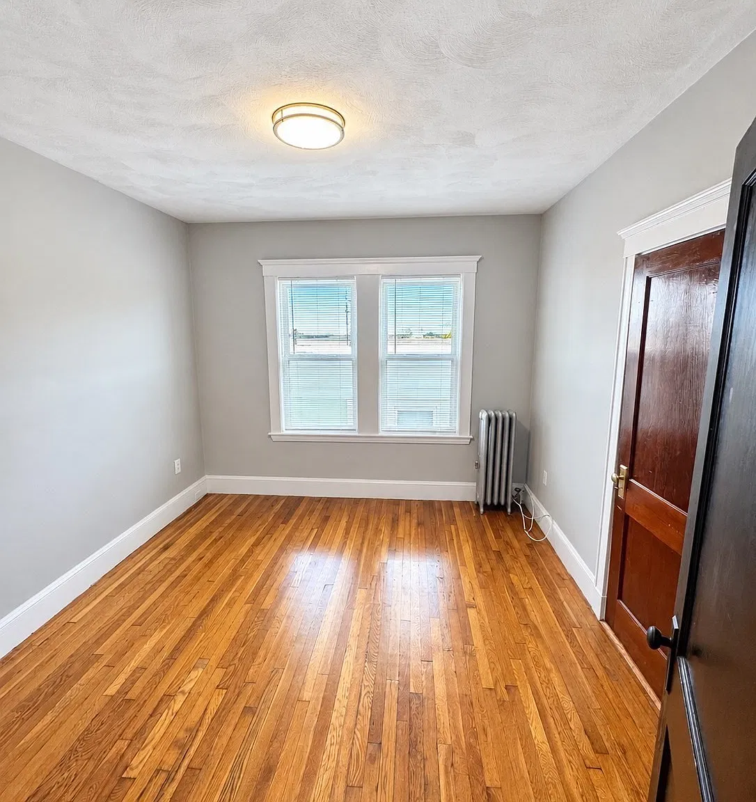 3 bed, 1.0 bath, 1300 sqft, $2,950 — Photo 4