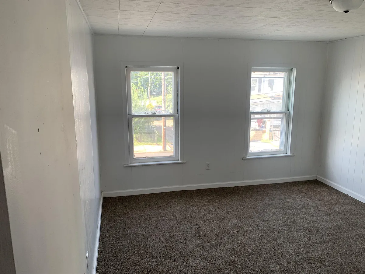 Building Photo - 414 East Ave #1