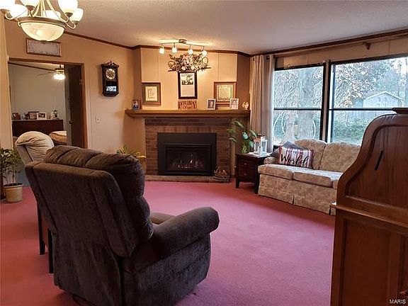 3rd image of 613 Margaret Ct