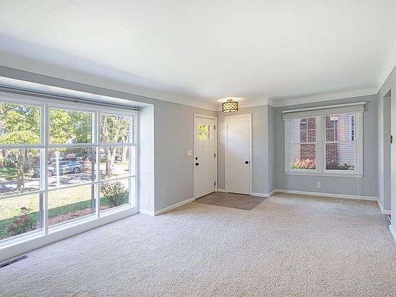 4th image of 2614 Albert Dr SE