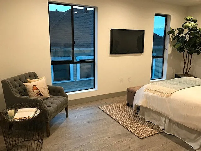 115 S Saint Andrews Pl — Photo 11