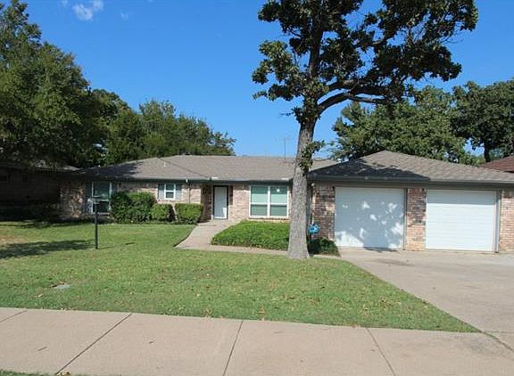 2nd image of 1817 Park Hill Dr