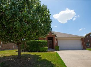 8218 Mossberg Dr, Arlington, TX 76002