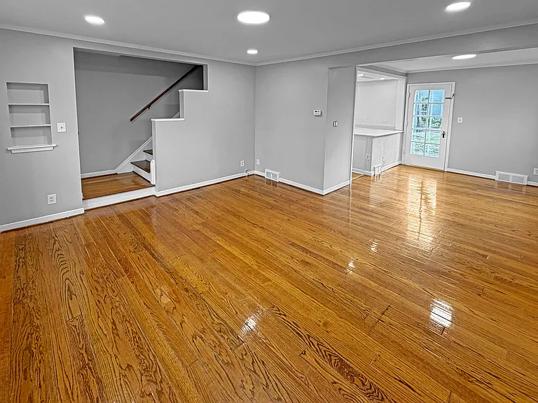 3746 Brewster St — Photo 16