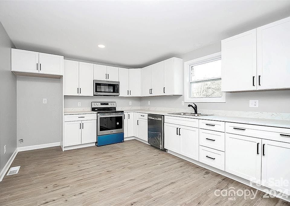 1st image of 664 Childers St