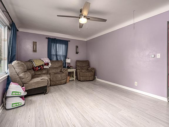 3rd image of 10735 Schuur St