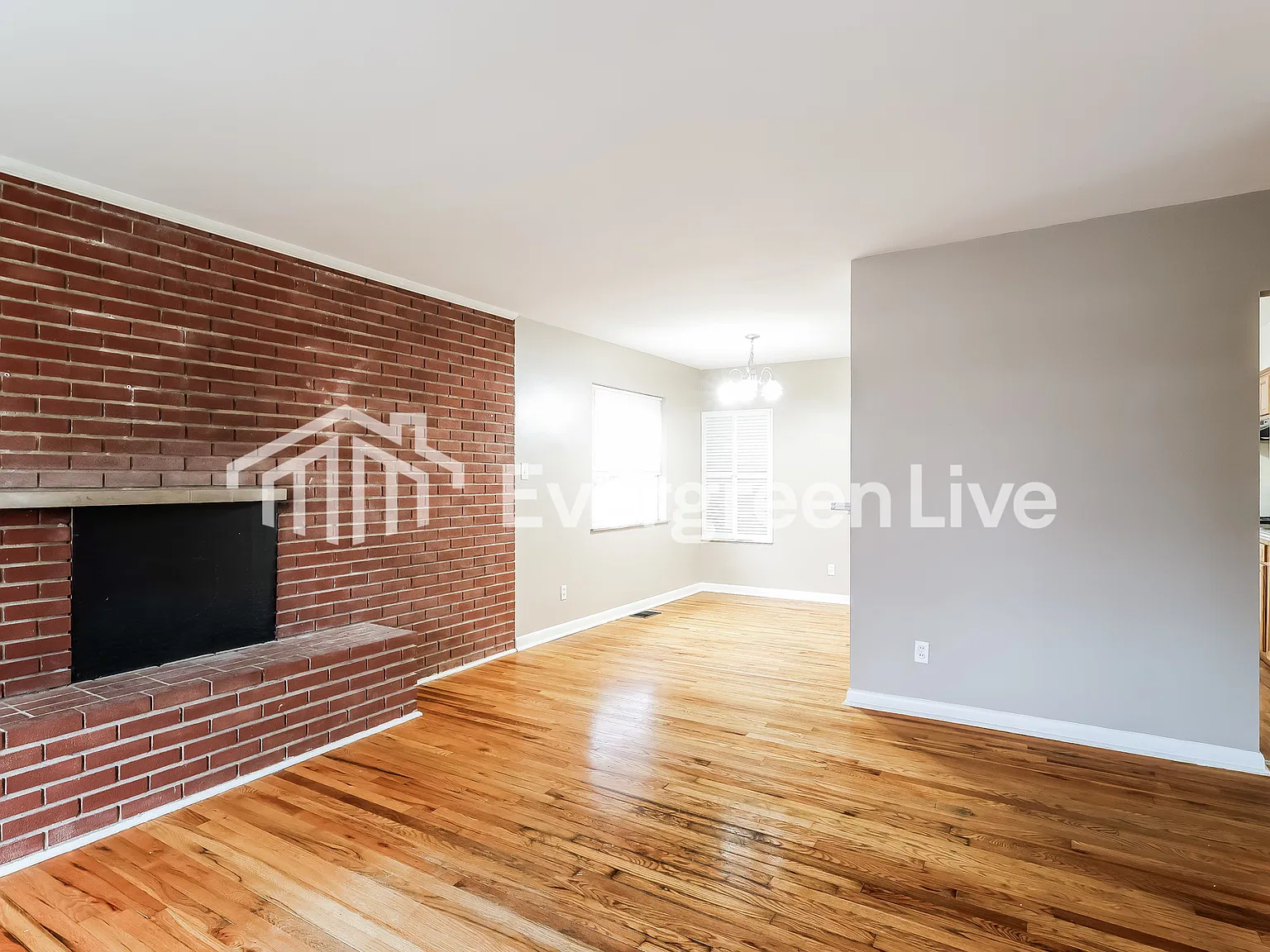3 bed, 1.0 bath, 1050 sqft, $1,395 — Photo 3