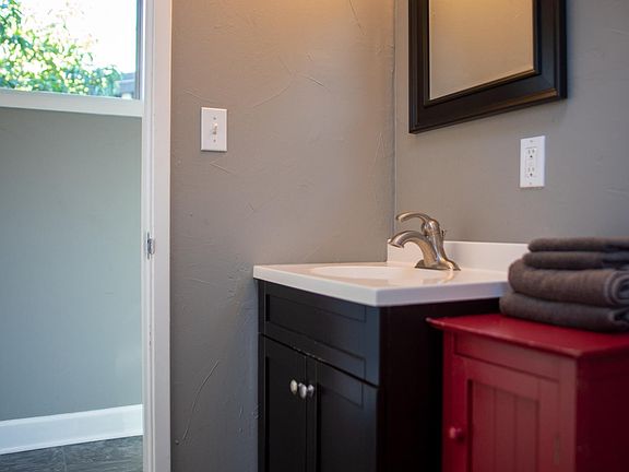 4th image of 135A Greenmeadow Way