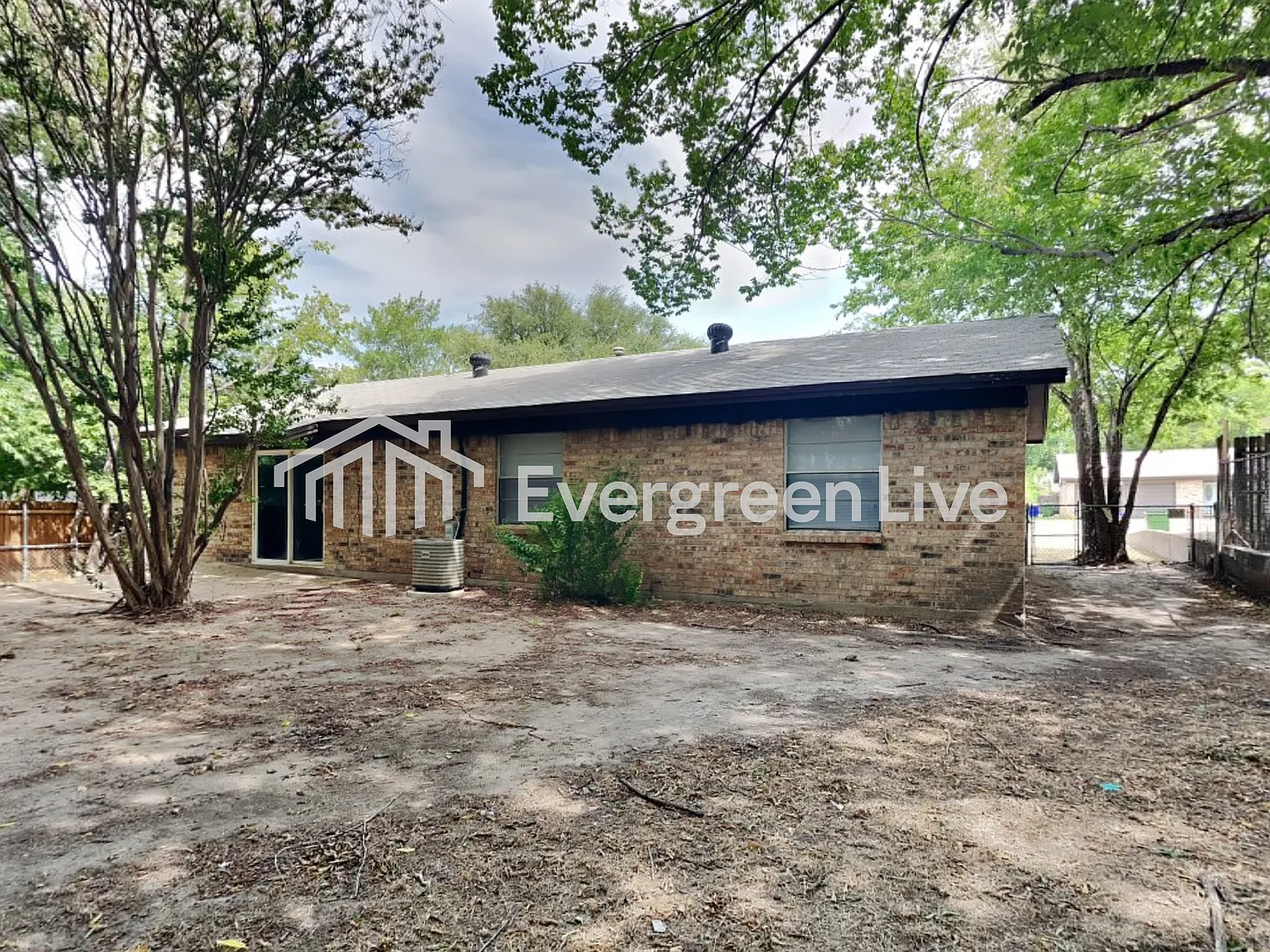 3 bed, 2.0 bath, 1192 sqft, $1,795 — Photo 3