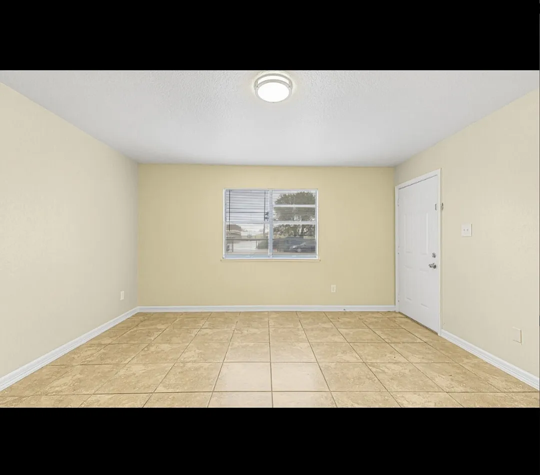 230 E Virginia St — Photo 2