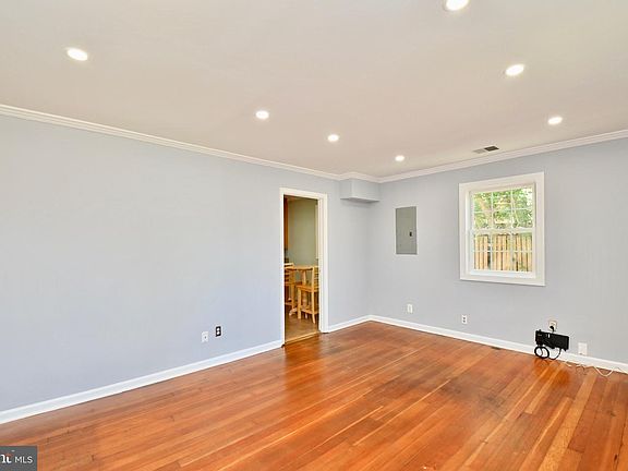 4th image of 3307 Elmwood Dr