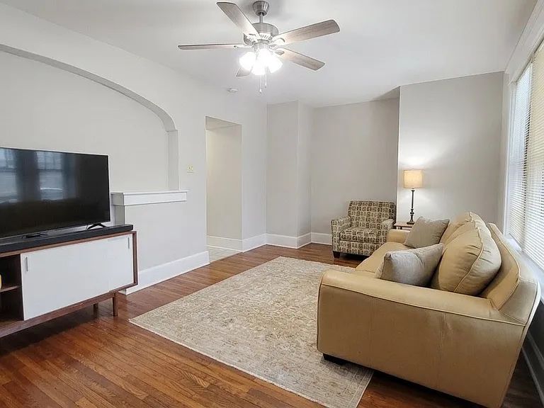 528 Dover Pl — Photo 2