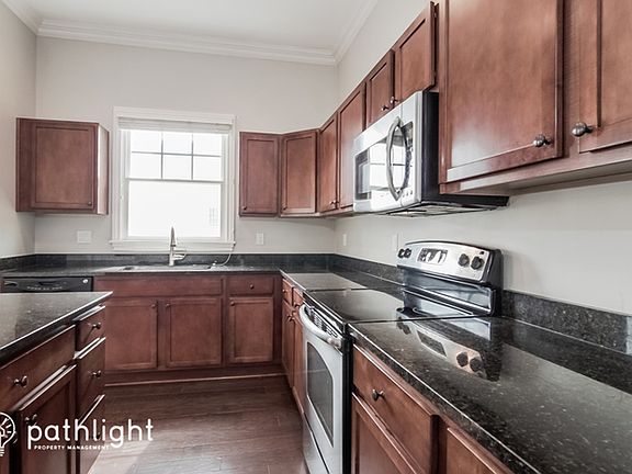 5th image of 1215 Newbury Highland