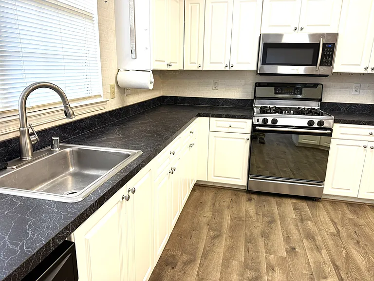 1160 Wickford Ct #10F — Photo 11