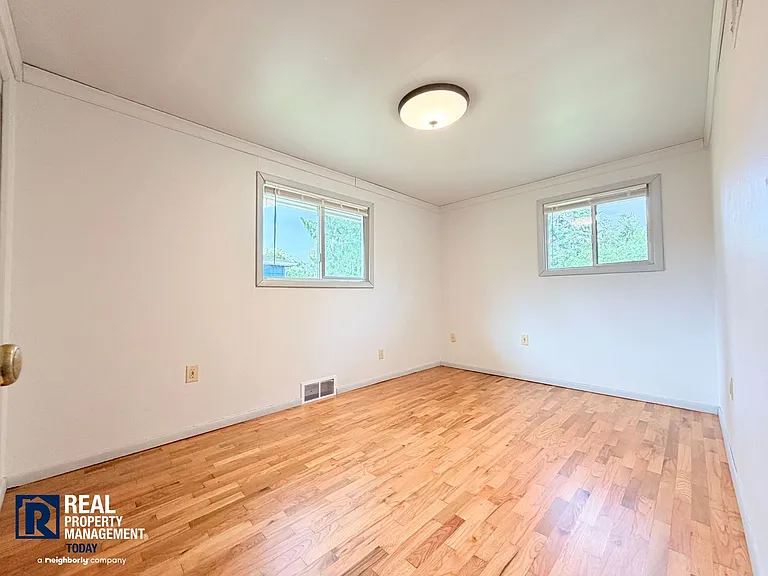 319 104th St E — Photo 14